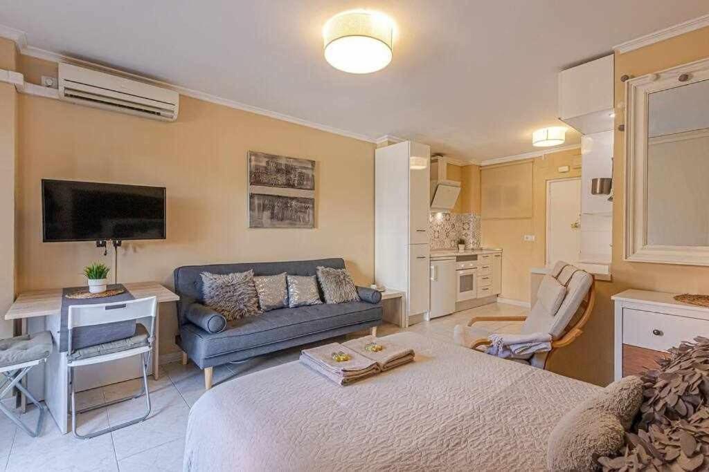797 Holiday Rentals - Equipado Estudio Cerca Del Parque La Paloma Benalmadena Luaran gambar