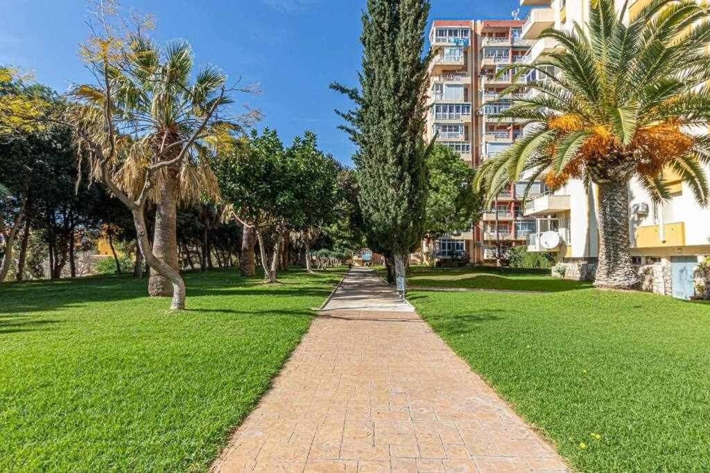 797 Holiday Rentals - Equipado Estudio Cerca Del Parque La Paloma Benalmadena Luaran gambar
